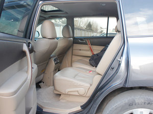 2009款3.5L 四驱豪华导航版 后排空间