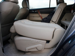 2009款3.5L 四驱豪华导航版 后排座椅放倒