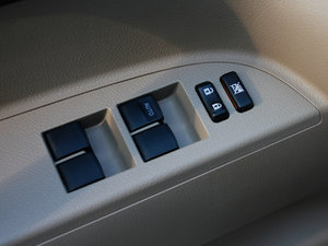 2009款3.5L 四驱豪华导航版 主驾车窗控制区	