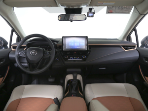 2021款2.0L 尊贵版 内饰全景