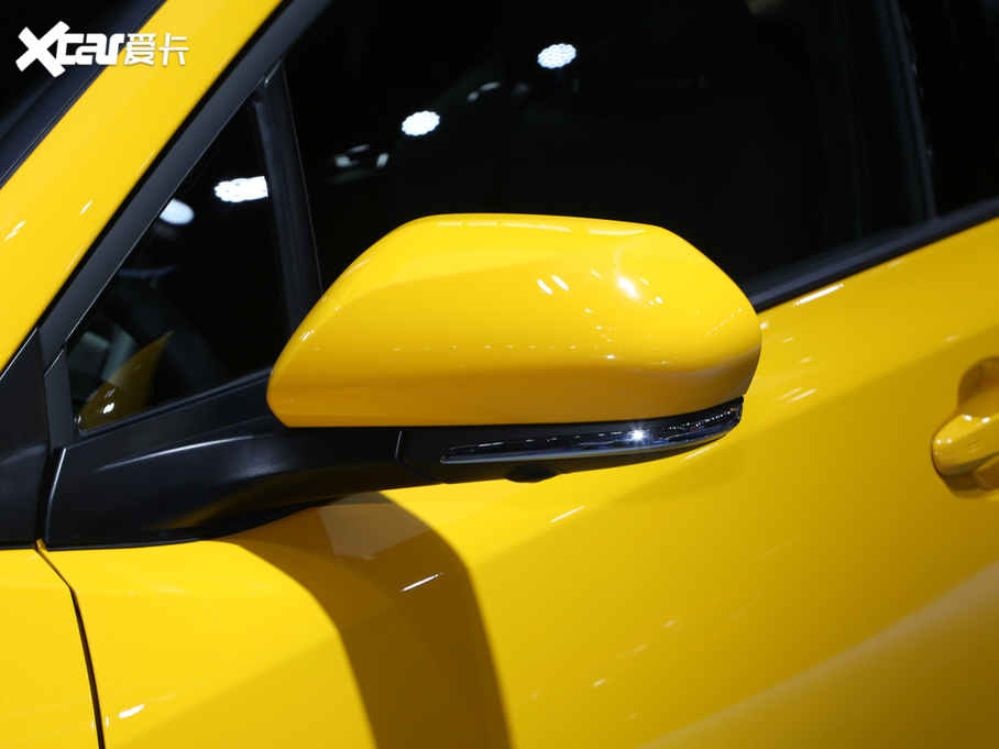 2021���S��C-HR�p�� �p�� 2.0L E-CVT���F��