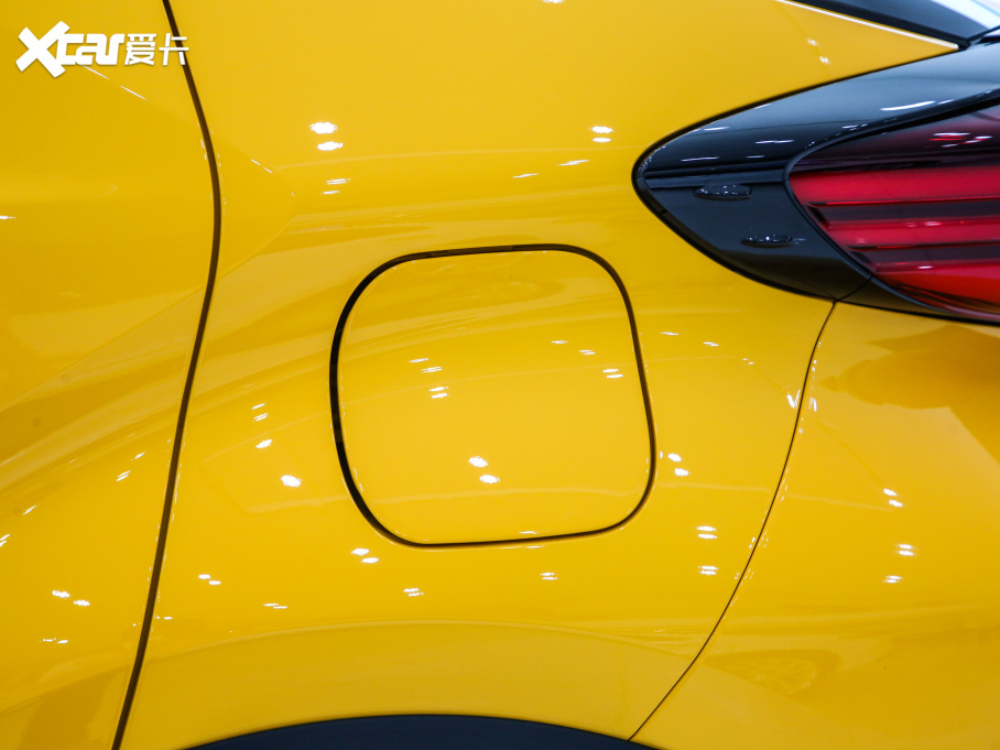 2021���S��C-HR�p�� �p�� 2.0L E-CVT���A��