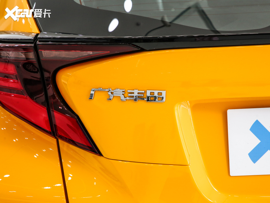 2021���S��C-HR�p�� �p�� 2.0L E-CVT���A��