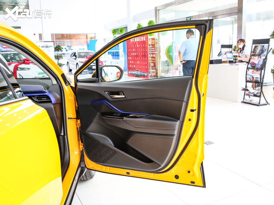 2021���S��C-HR�p�� �p�� 2.0L E-CVT���A��