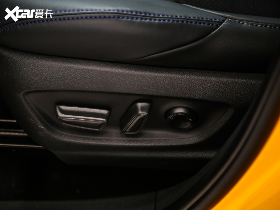 2021���S��C-HR�p�� �p�� 2.0L E-CVT���A��