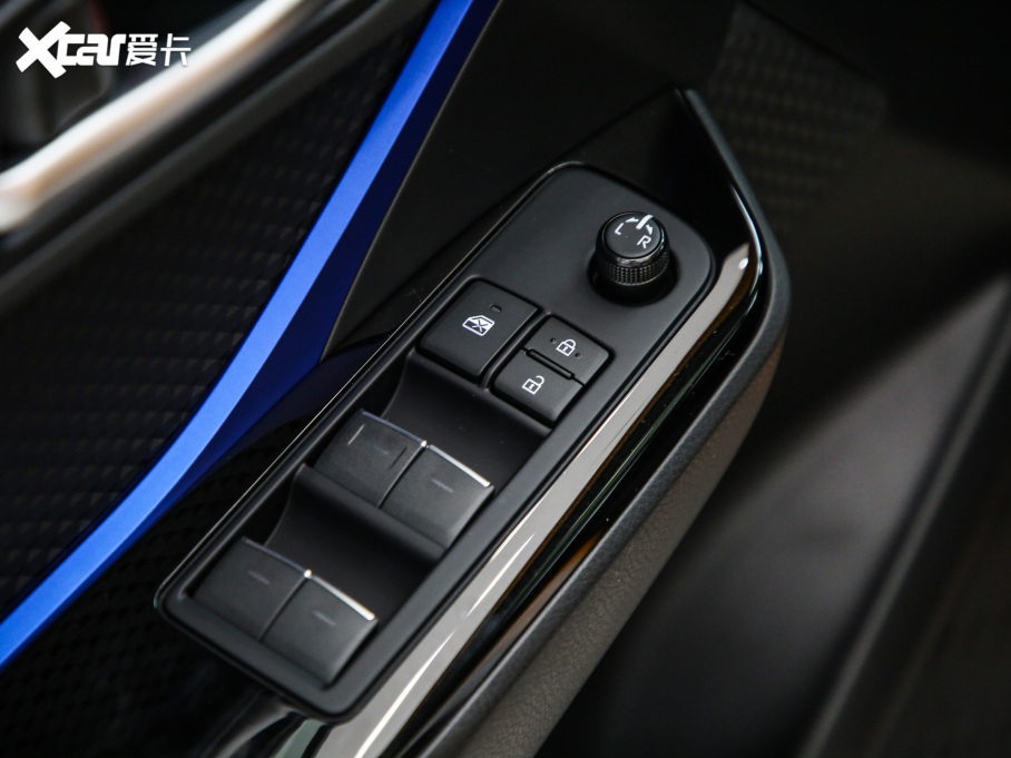 2021���S��C-HR�p�� �p�� 2.0L E-CVT���A��