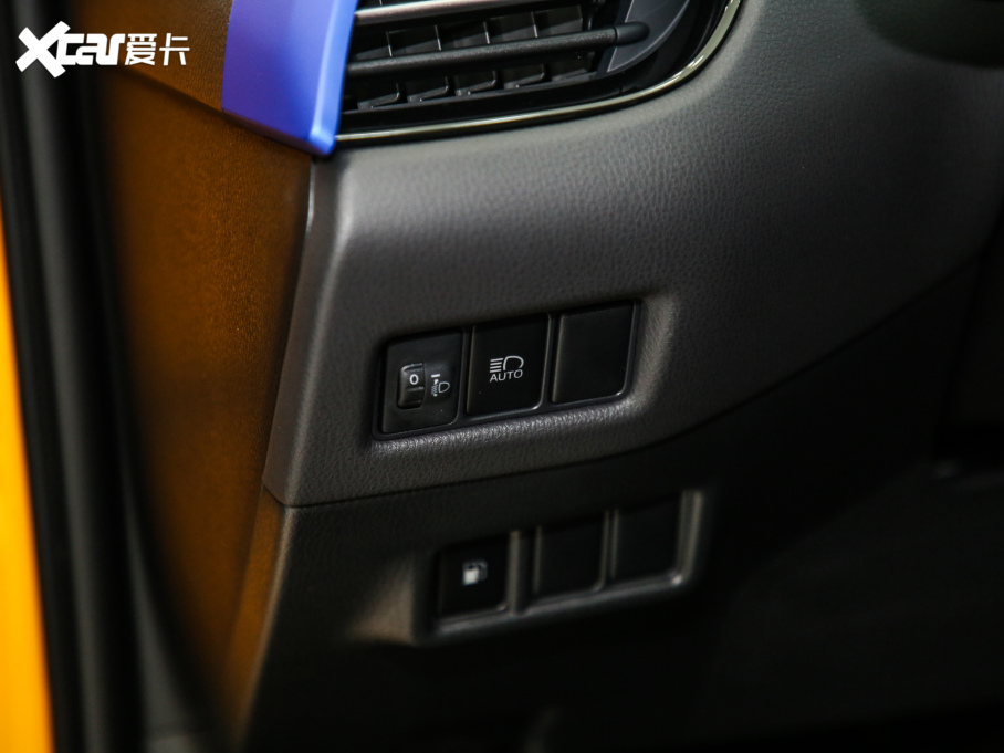 2021���S��C-HR�p�� �p�� 2.0L E-CVT���A��