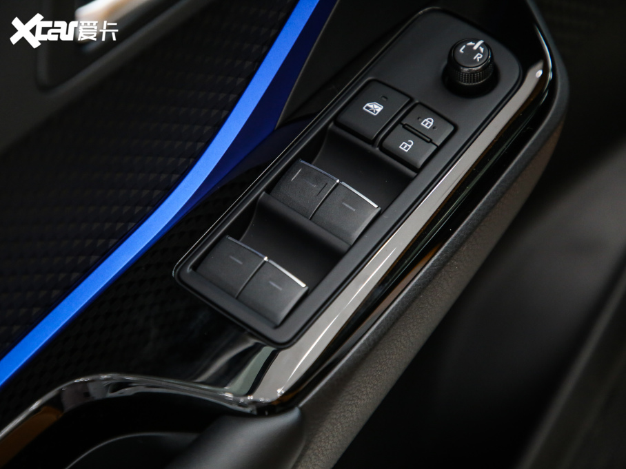 2021���S��C-HR�p�� �p�� 2.0L E-CVT���A��