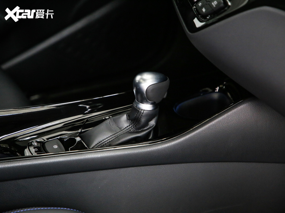 2021���S��C-HR�p�� �p�� 2.0L E-CVT���A��