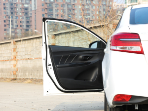 2021款1.5L CVT领先版 驾驶位车门