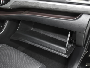 2021款2.0T 四驱尊贵版 7座 手套箱