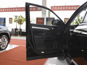 2021款2.0T 四驱豪华版 7座 驾驶位车门