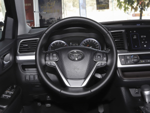 2021款2.0T 四驱豪华版 7座 方向盘
