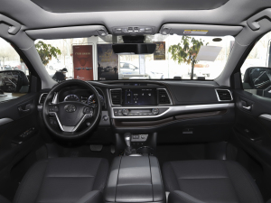 2021款2.0T 四驱豪华版 7座 内饰全景