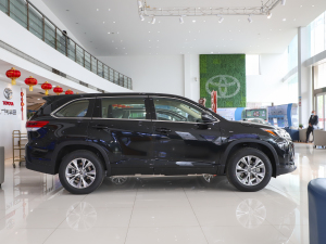 2021款2.0T 两驱精英版 5座 正侧（左）