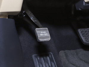 2021款2.0T 两驱精英版 5座 驻车制动器