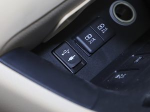 2021款2.0T 两驱精英版 5座 中控区