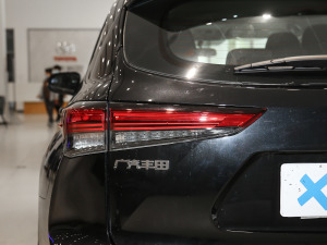 2022p 2.5L 򌾫Ӣ 7 ^