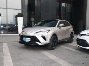 2022款2.0L CVT四驱至尊版 左前45度