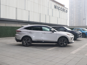 2022款2.0L CVT四驱至尊版 正侧（右）