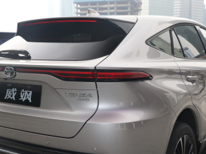 2022款2.0L CVT四驱至尊版 尾灯