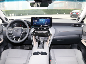 2022款2.0L CVT四驱至尊版 内饰全景