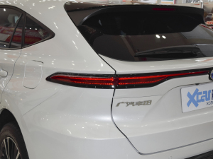 2022款双擎 2.5L CVT两驱尊贵版 尾灯