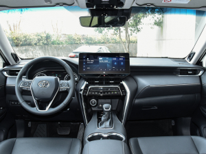 2022款2.0L CVT两驱尊贵版 内饰全景