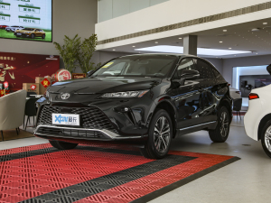 2022款2.0L CVT两驱豪华版 左前45度