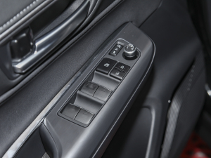 2022款2.0L CVT两驱豪华版 主驾车窗控制区	