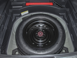 2022款2.0L CVT两驱豪华版 备胎