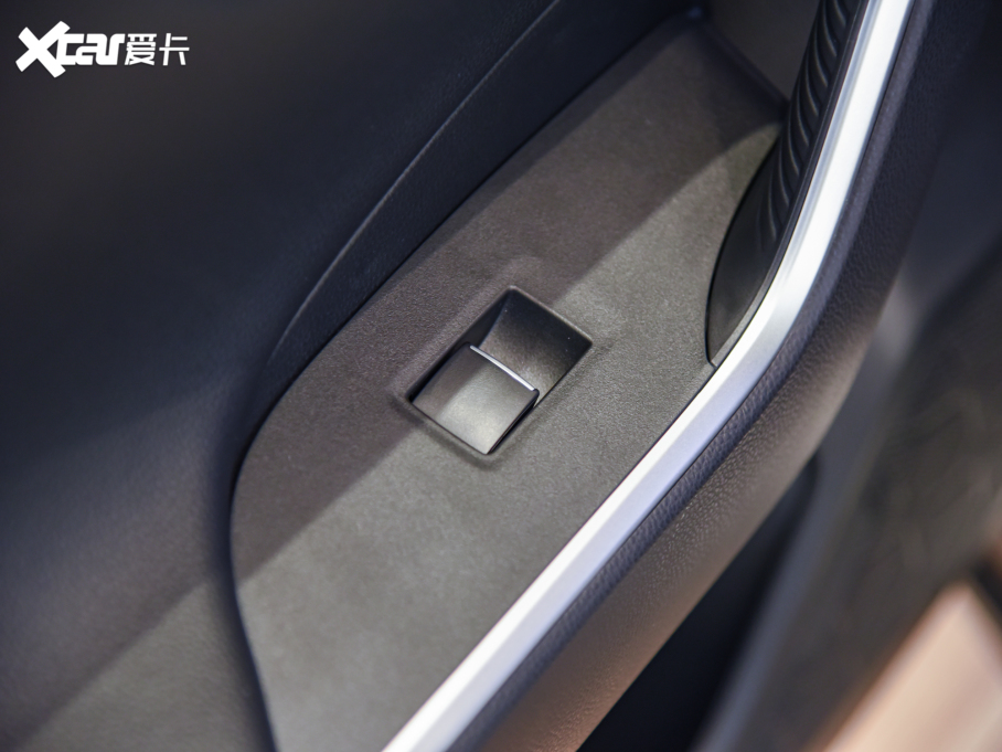 2022m_(d) 2.0L CVT(q)A