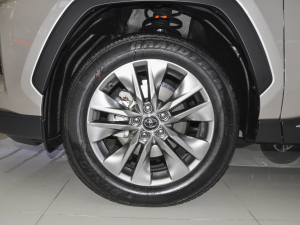 2022款2.0L CVT两驱豪华版 轮圈