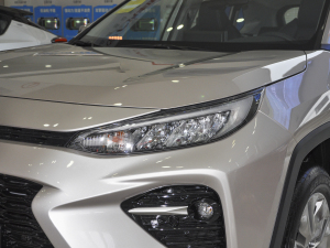2022款2.0L CVT两驱豪华版 大灯