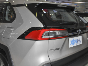 2022款2.0L CVT两驱豪华版 尾灯