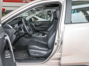 2022款2.0L CVT两驱豪华PLUS版 前排空间