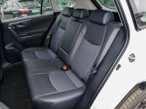 2022款2.0L CVT四驱科技版 后排座椅