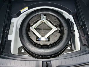 2022款2.0L CVT四驱科技版 备胎