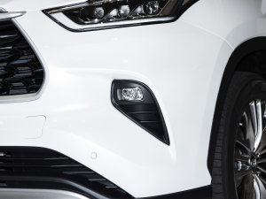 2022款380T 四驱尊贵版 7座 前雾灯