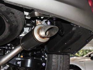 2022款380T 四驱尊贵版 7座 排气管