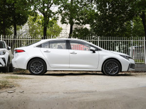 2023款2.0L 尊贵版 正侧（右）