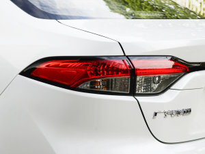 2023款2.0L 尊贵版 尾灯