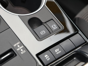 20232.5L늻p򌾫Ӣ 5 v܇Ƅ