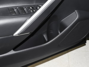 2023款2.0L CVT领先版 前门储物空间