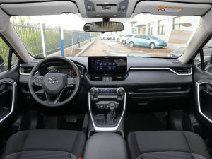 2023款2.0L CVT两驱领先版 内饰全景
