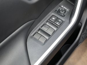 2023款2.0L CVT两驱领先版 主驾车窗控制区	