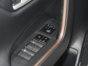 2024p 2.5L E-CVTAPLUS п؅^