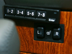 2010200G NAVIA п؅^