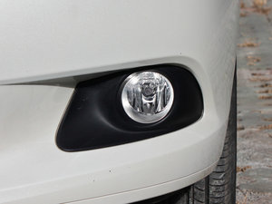 2011款200V 7座CVT至尊导航版 前雾灯