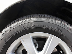 2011款200V 7座CVT至尊导航版 轮胎品牌